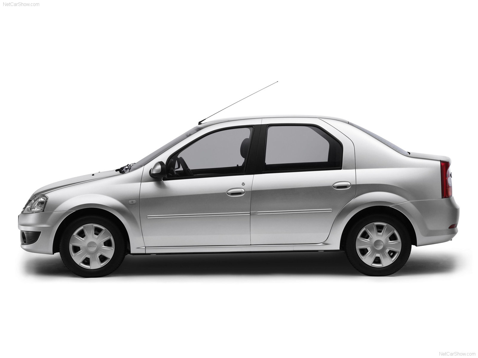 Renault Logan photo with 26 pics