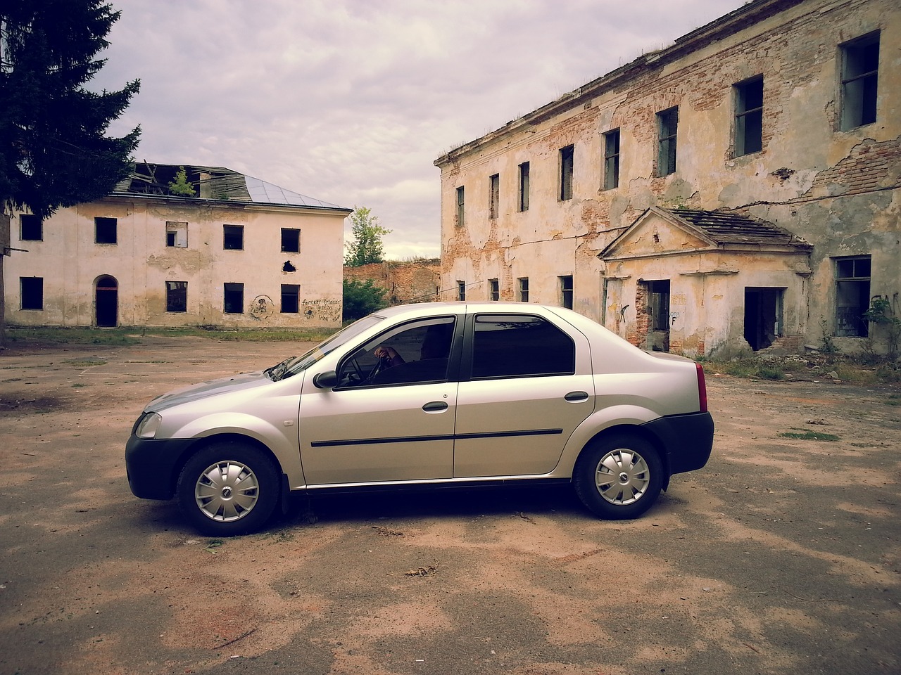 Free Renault Logan & Dacia Logan Image