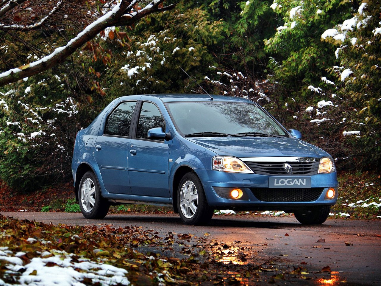 Dhamaan sawirada, gudaha iyo bannaanka Renault Logan I Restyling Saloon 2009