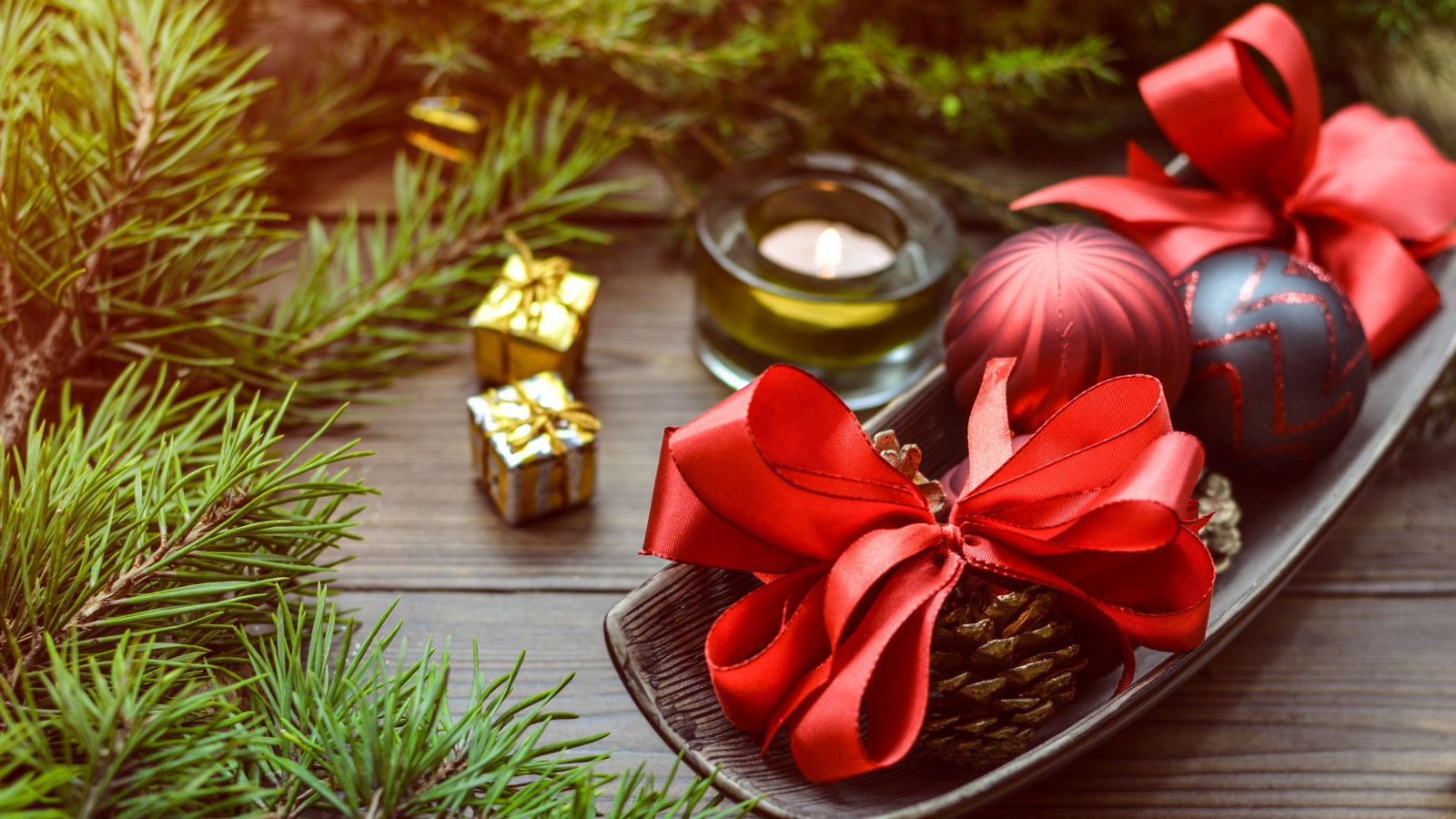 Download wallpaper: Christmas ornaments 1600x900