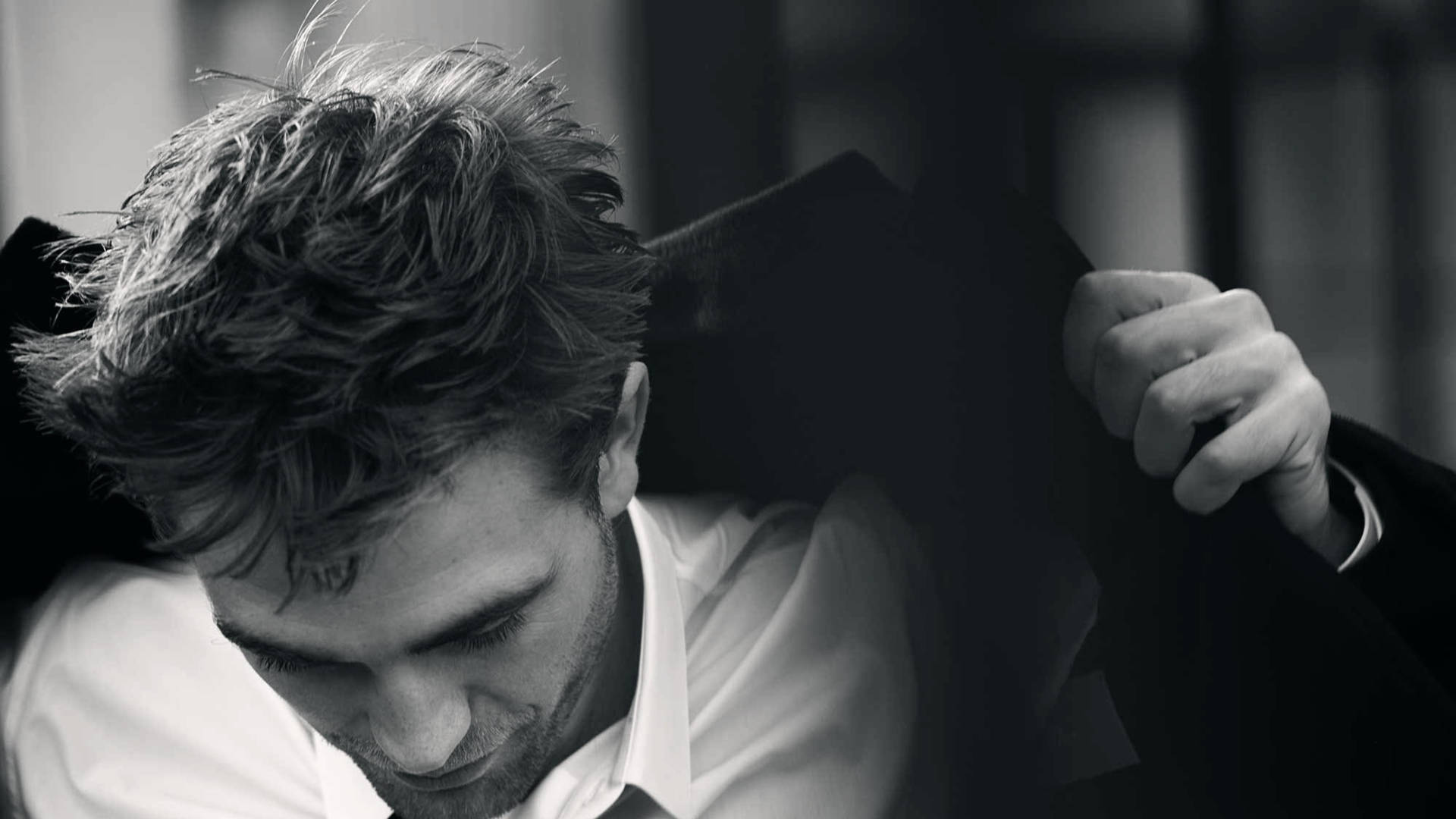 Download Aesthetic Robert Pattinson Wallpaper