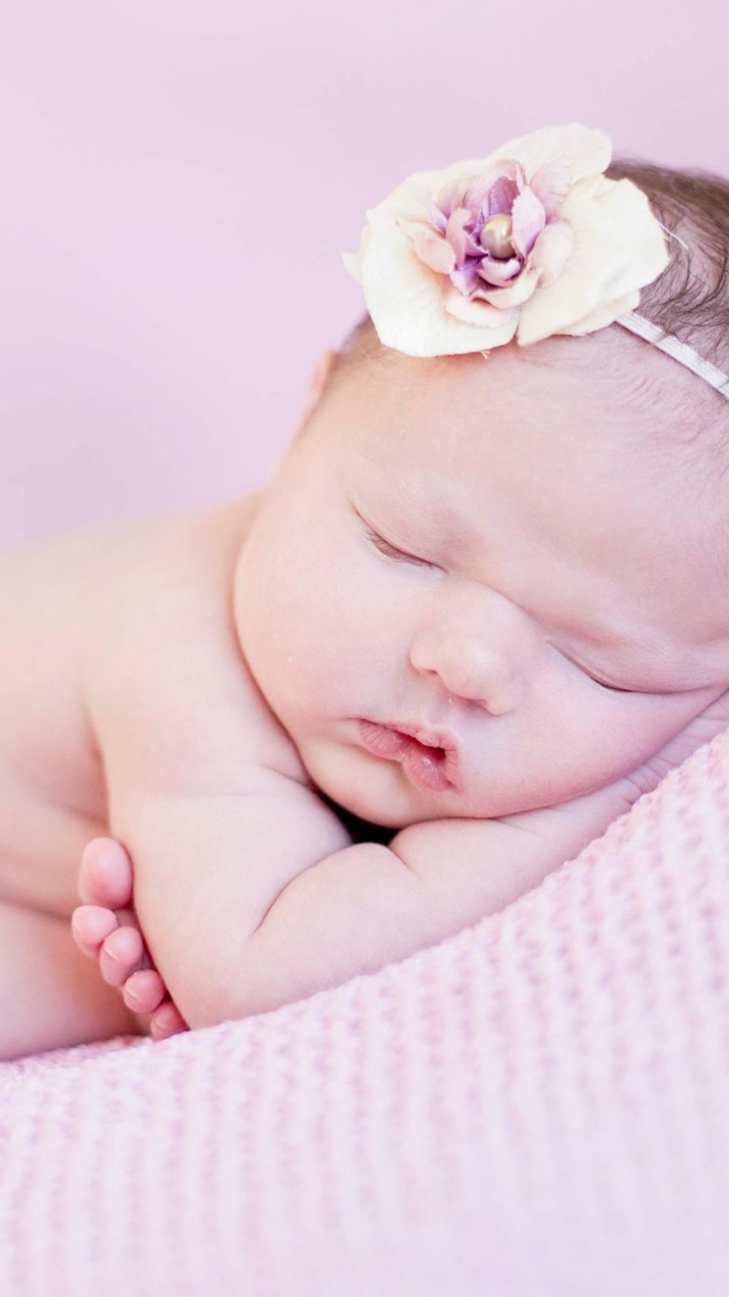 Newborn baby Wallpaper Download