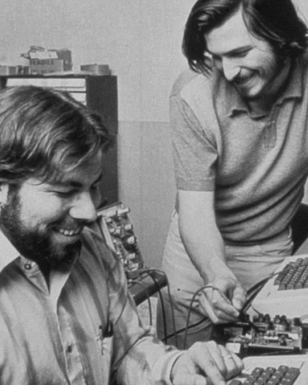 Download Young Steve Jobs and Steve Wozniak in Black and White Wallpaper