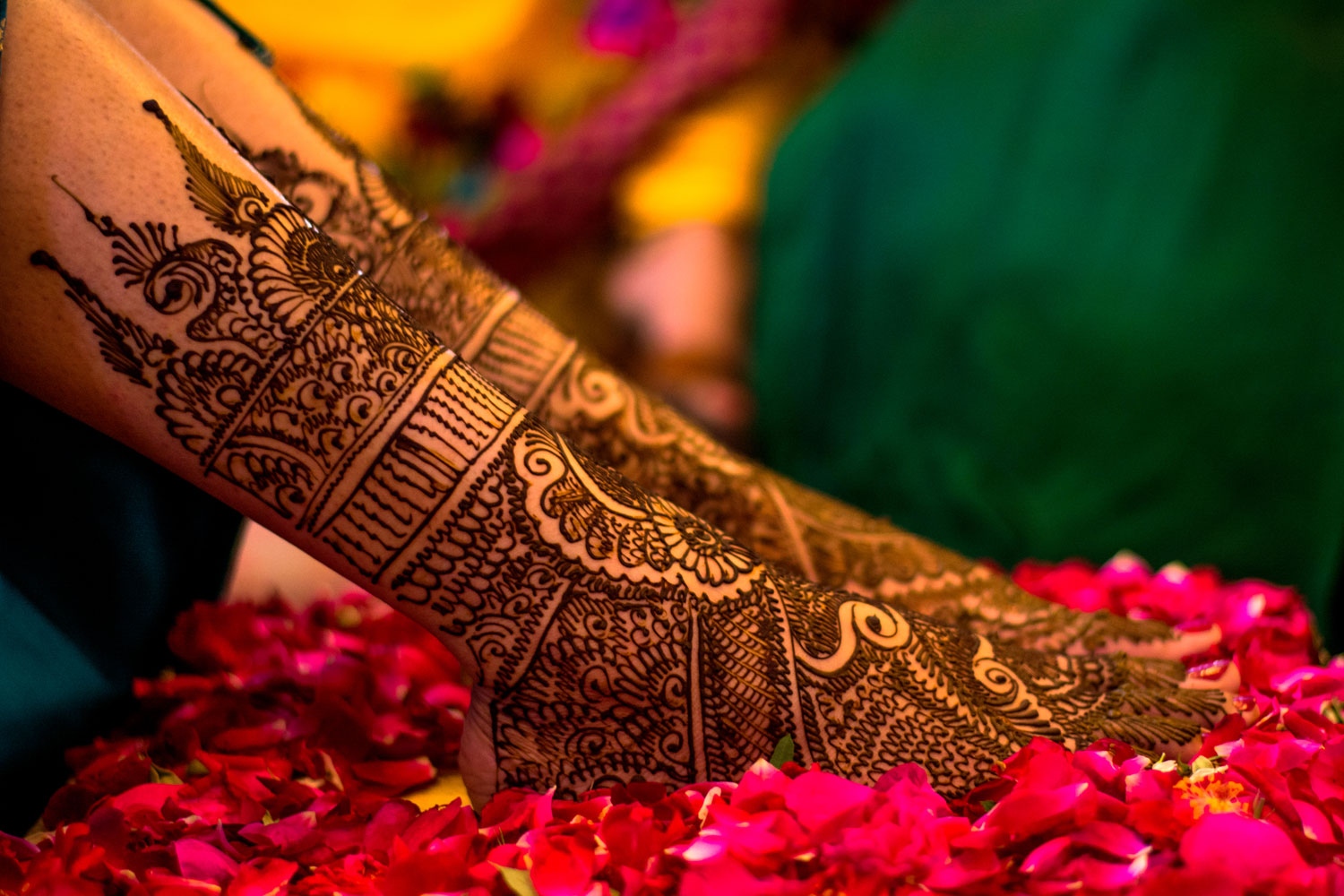 Mehndi hands hi-res stock photography and images - Alamy