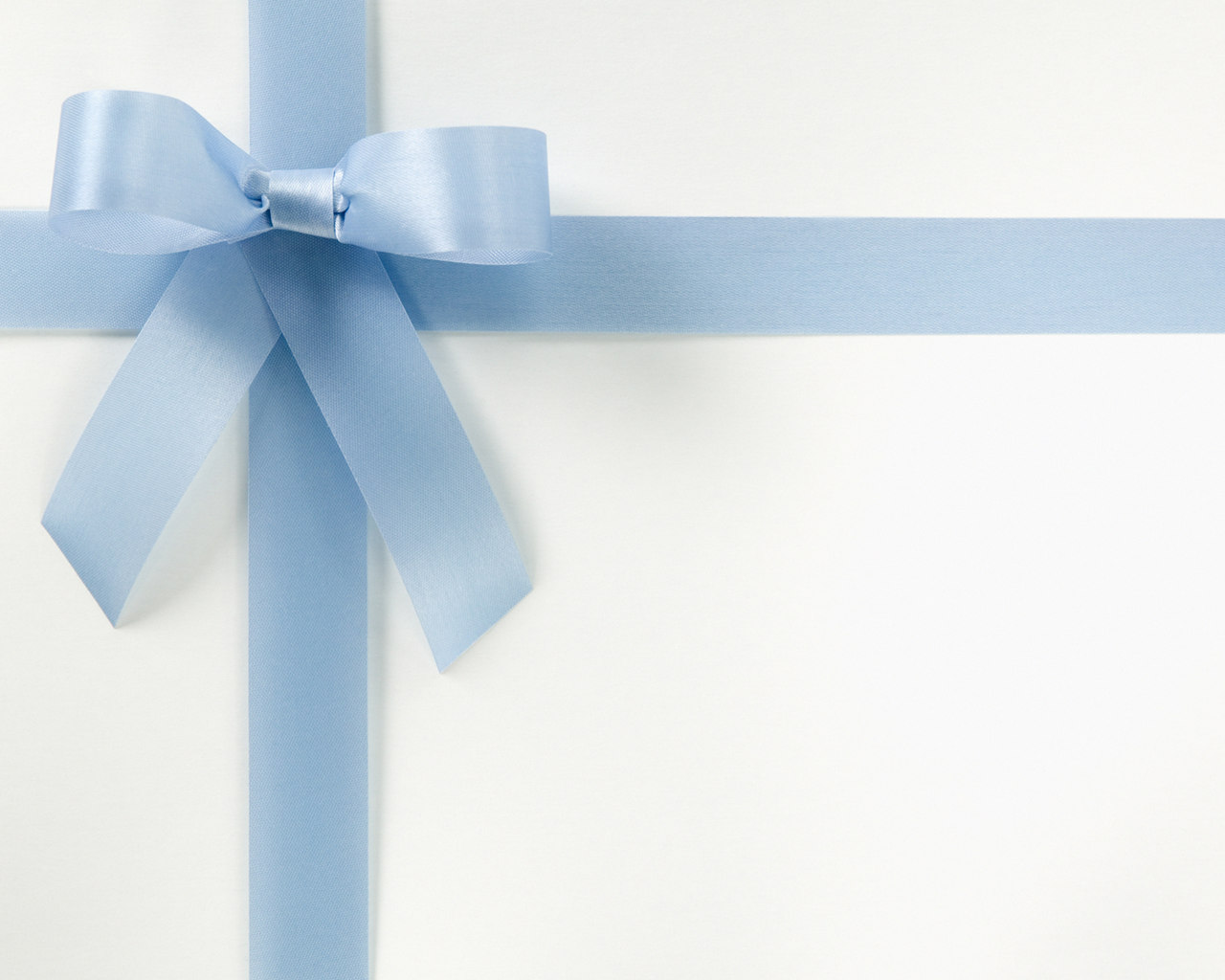 Gift Pack With Blue Ribbon Wallpaper 00270