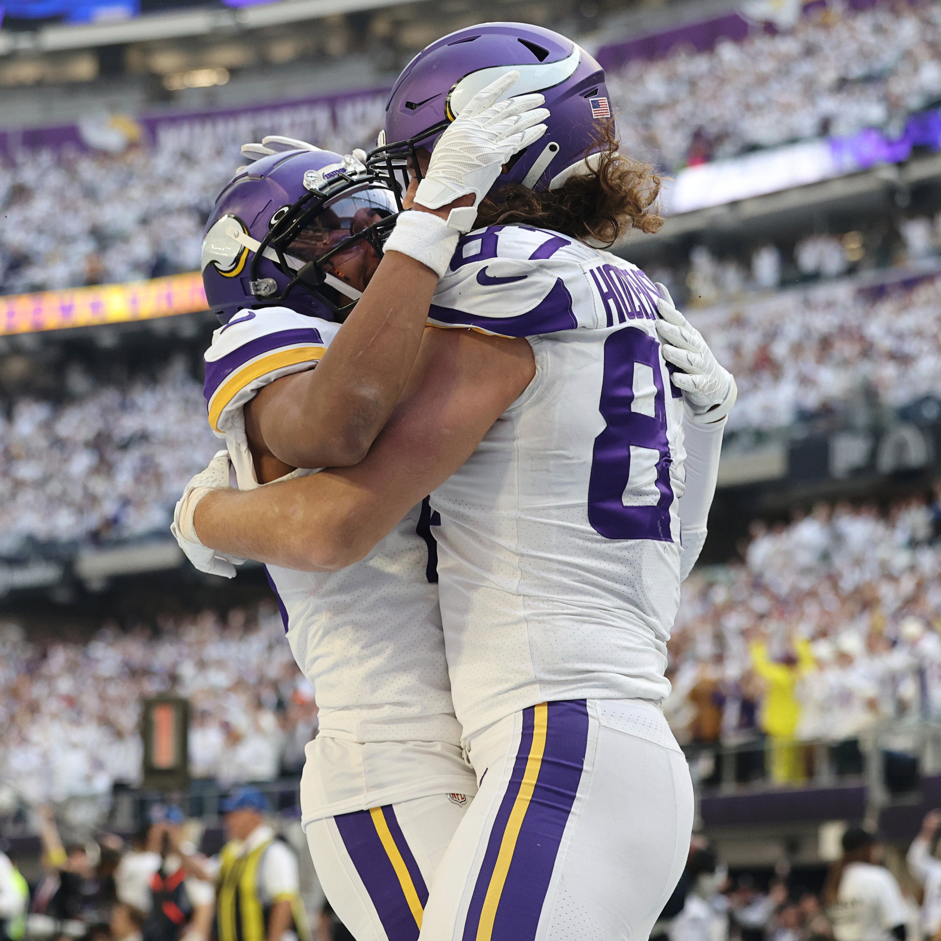 NFL Hockenson: 13 catches, 109 yards, 2 TDs Justin Jefferson: 12 catches, 133 yards, 1 TD What a performance
