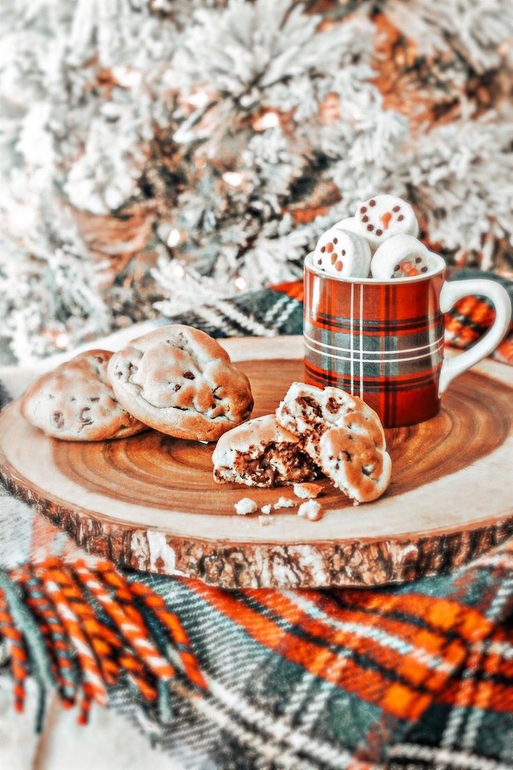 Xmas pfp. Orange christmas, Christmas collage, Preppy christmas