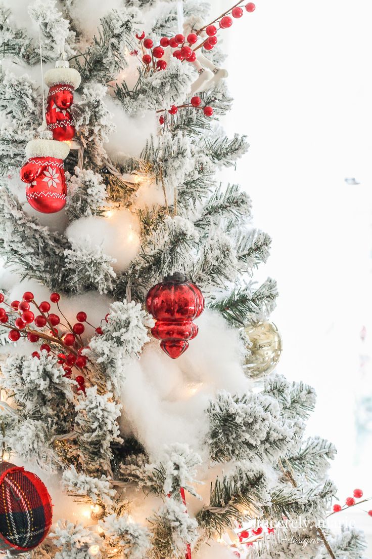 How to Turn a Skimpy Cheap Tree into a Full & Elegant One, Marie Designs. Christmas wallpaper, Christmas phone wallpaper, Christmas aesthetic