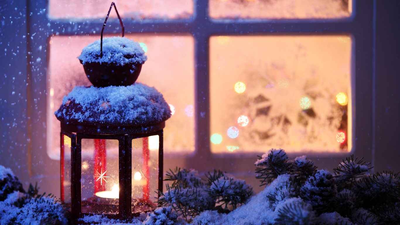 Lamp Lantern Bokeh Snow Christmas 5K Wallpaper