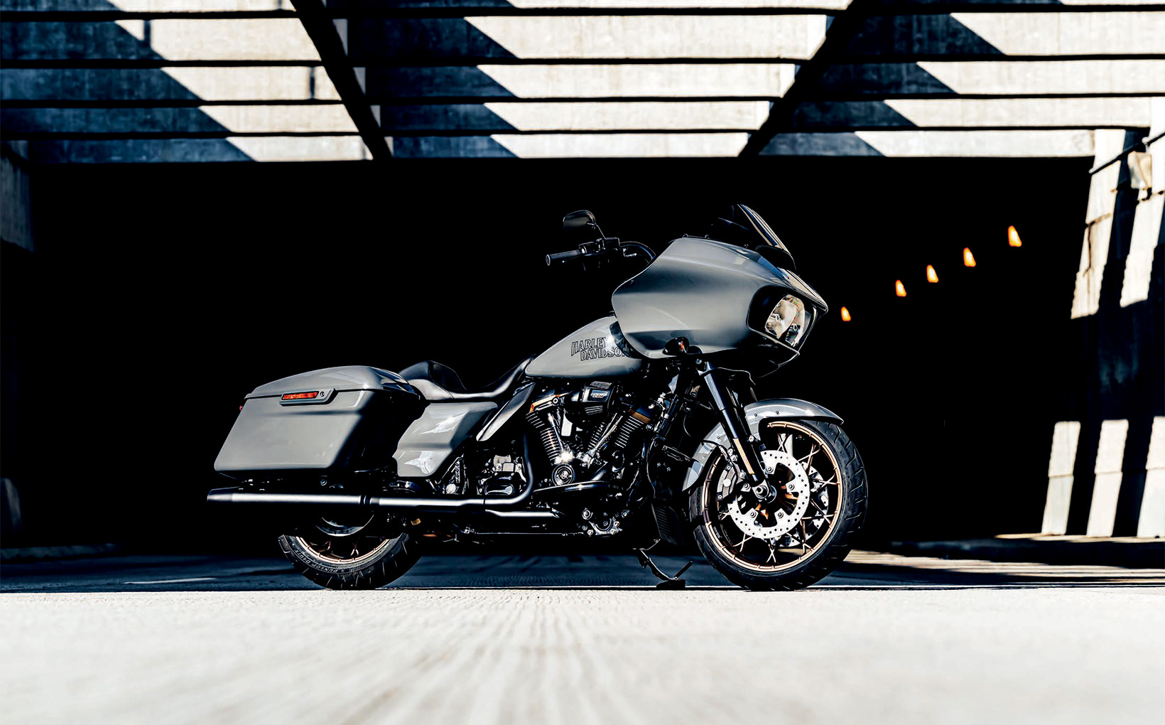 Harley Davidson Road Glide ST: The Soloist
