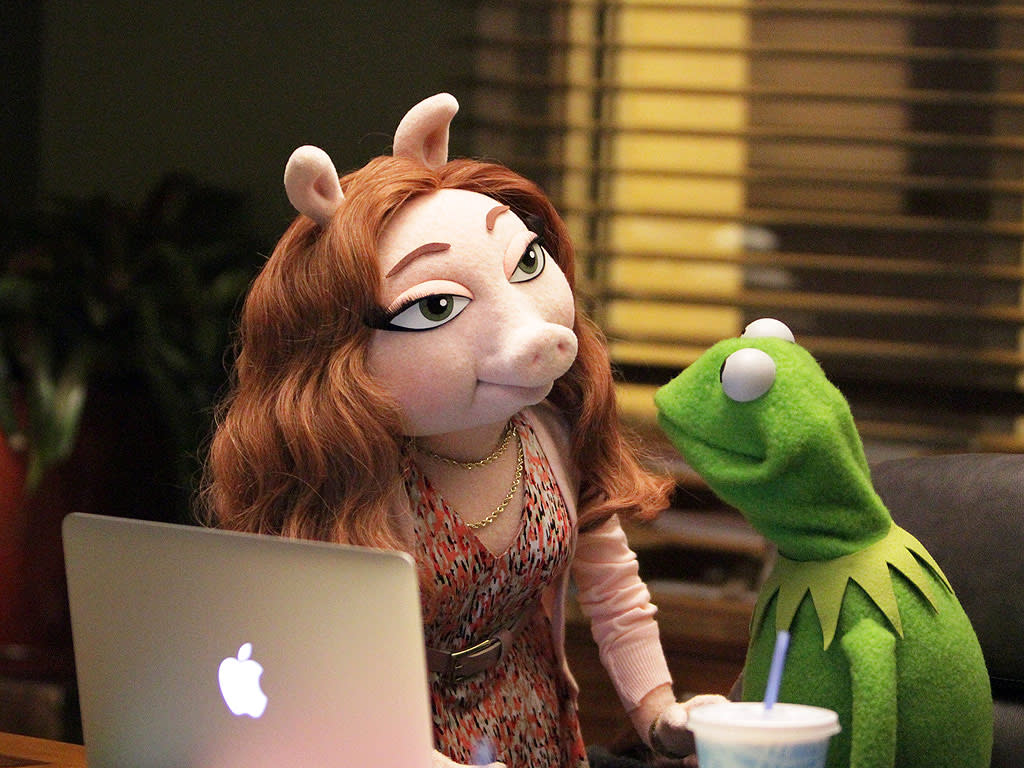 Kermit the Frog trades Miss Piggy in for a hotter, younger girlfriend named Denise