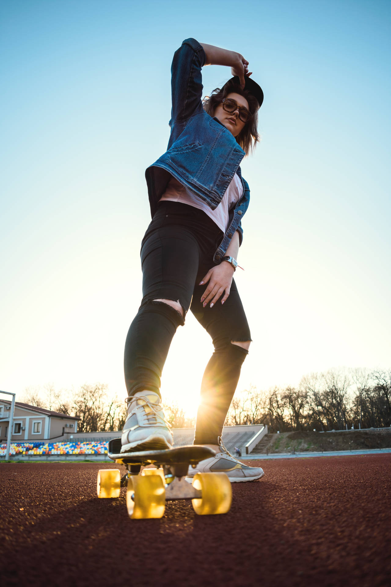 Download Amazing Tomboy Skater Wallpaper