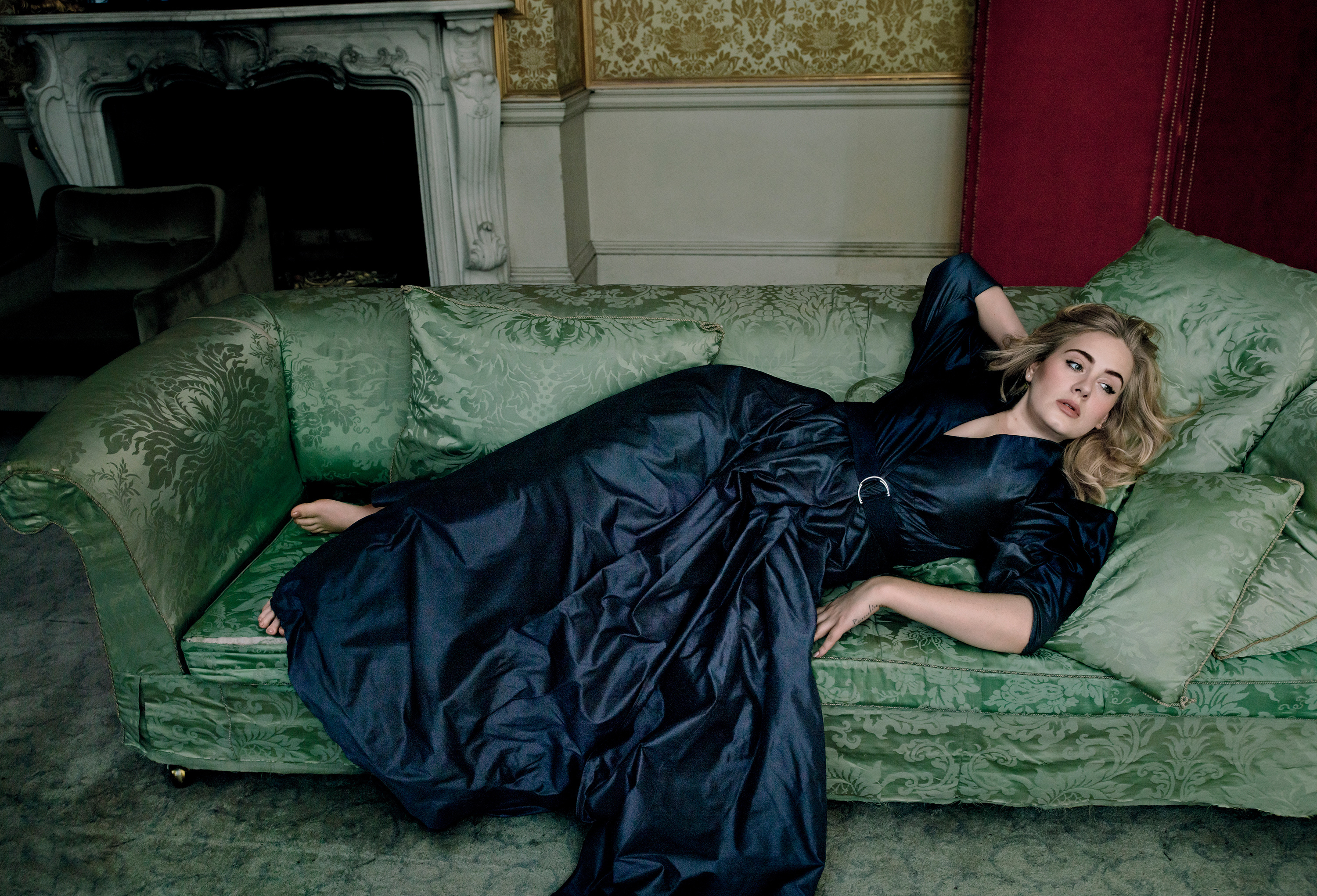 Photos Adele Laurie Blue Adkins Music female Couch Dress 3000x2042