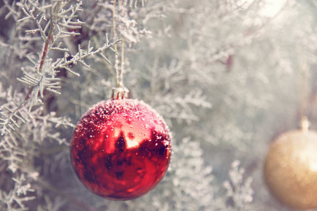 A Minimalist Christmas With Kids: The Ultimate Guide