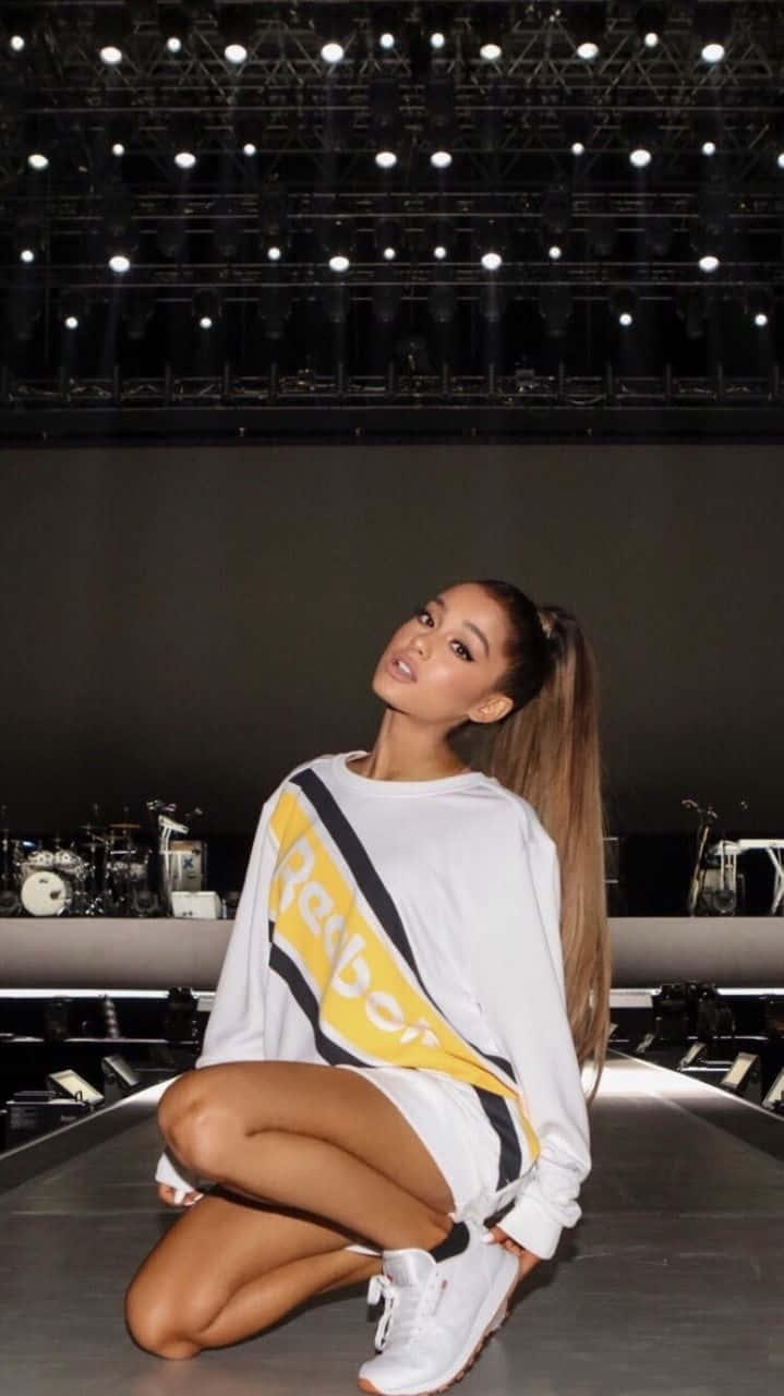 Ariana Grande Wallpaper