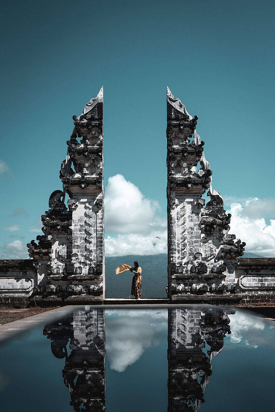 Download Gates Of Heaven Bali Old iPhone Wallpaper