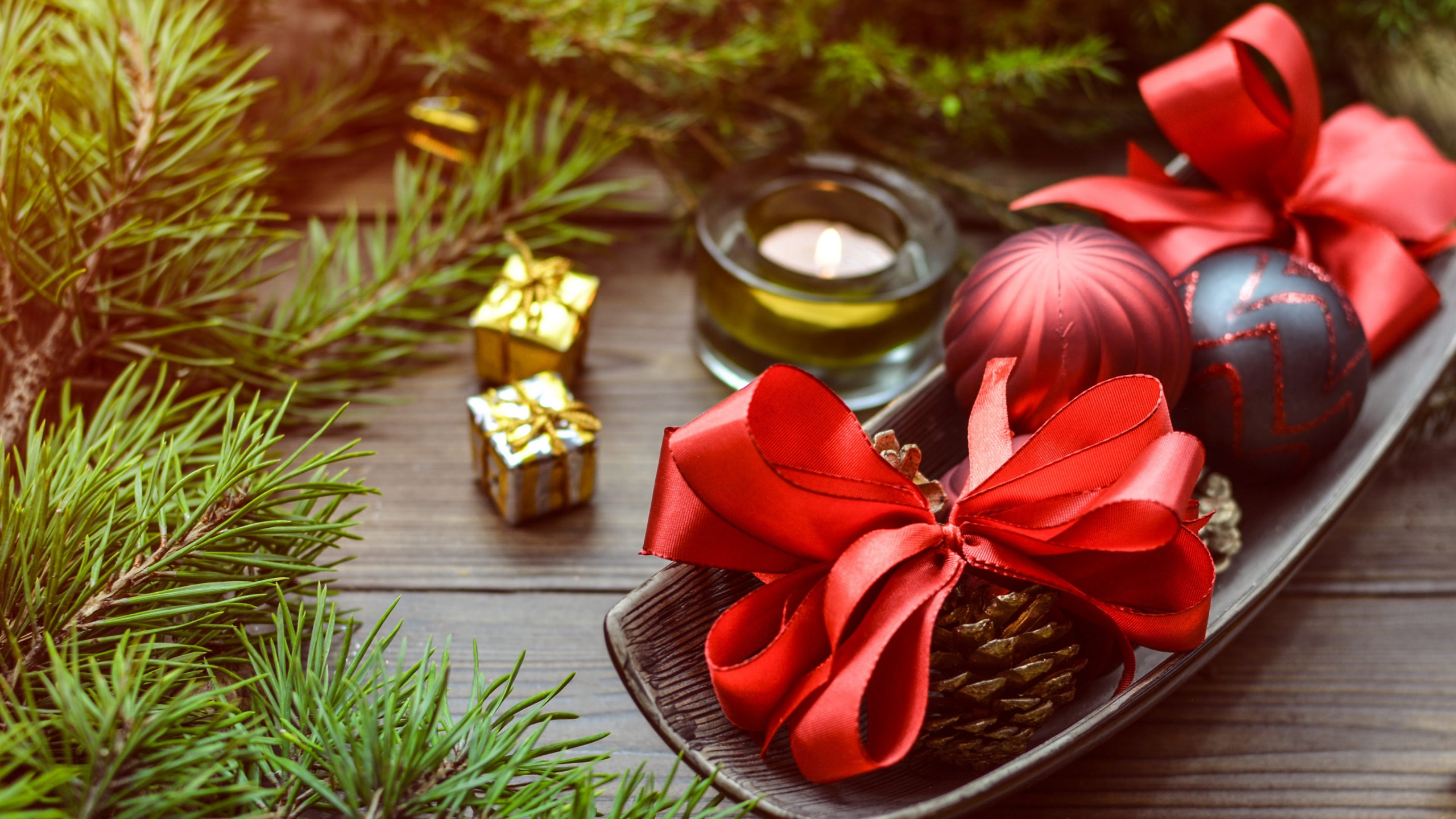 Download wallpaper: Christmas ornaments 2560x1440