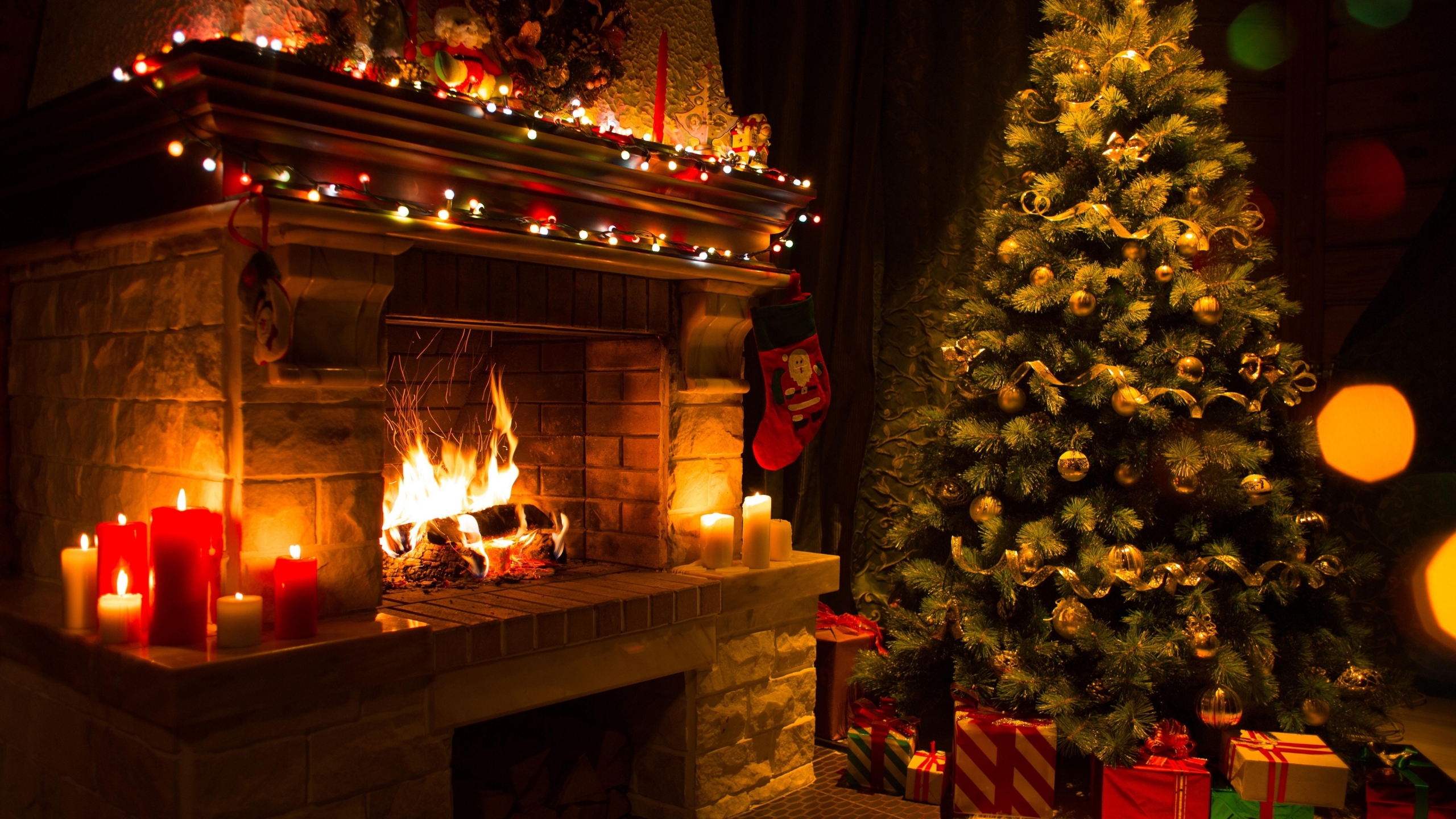Christmas Home Decorations 2560x1440 HDTV Wallpaper