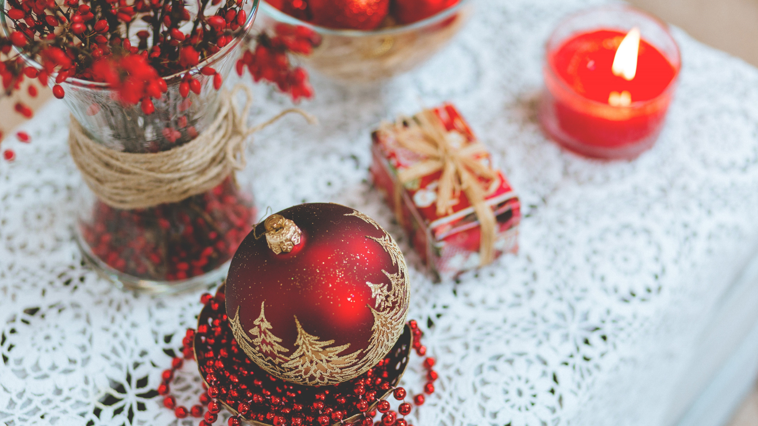 Download wallpaper: Christmas table 2560x1440