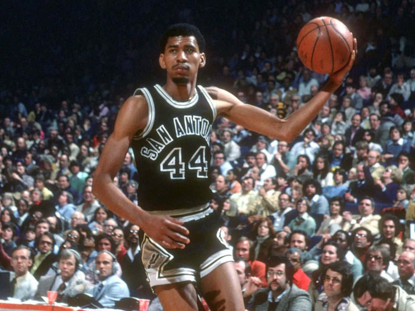 Download Vintage George Gervin Basketball Game Wallpaper