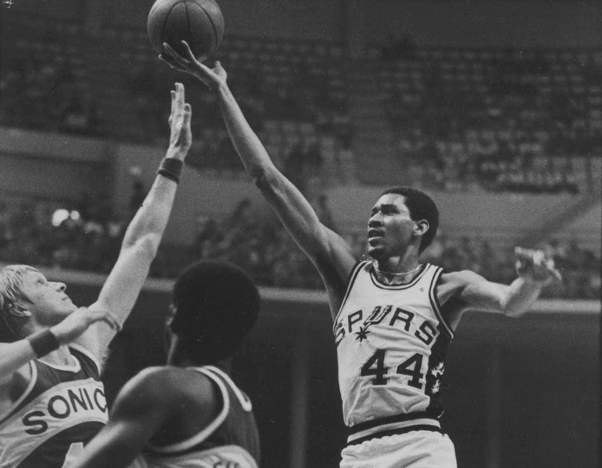 Download George Gervin Black And White Wallpaper