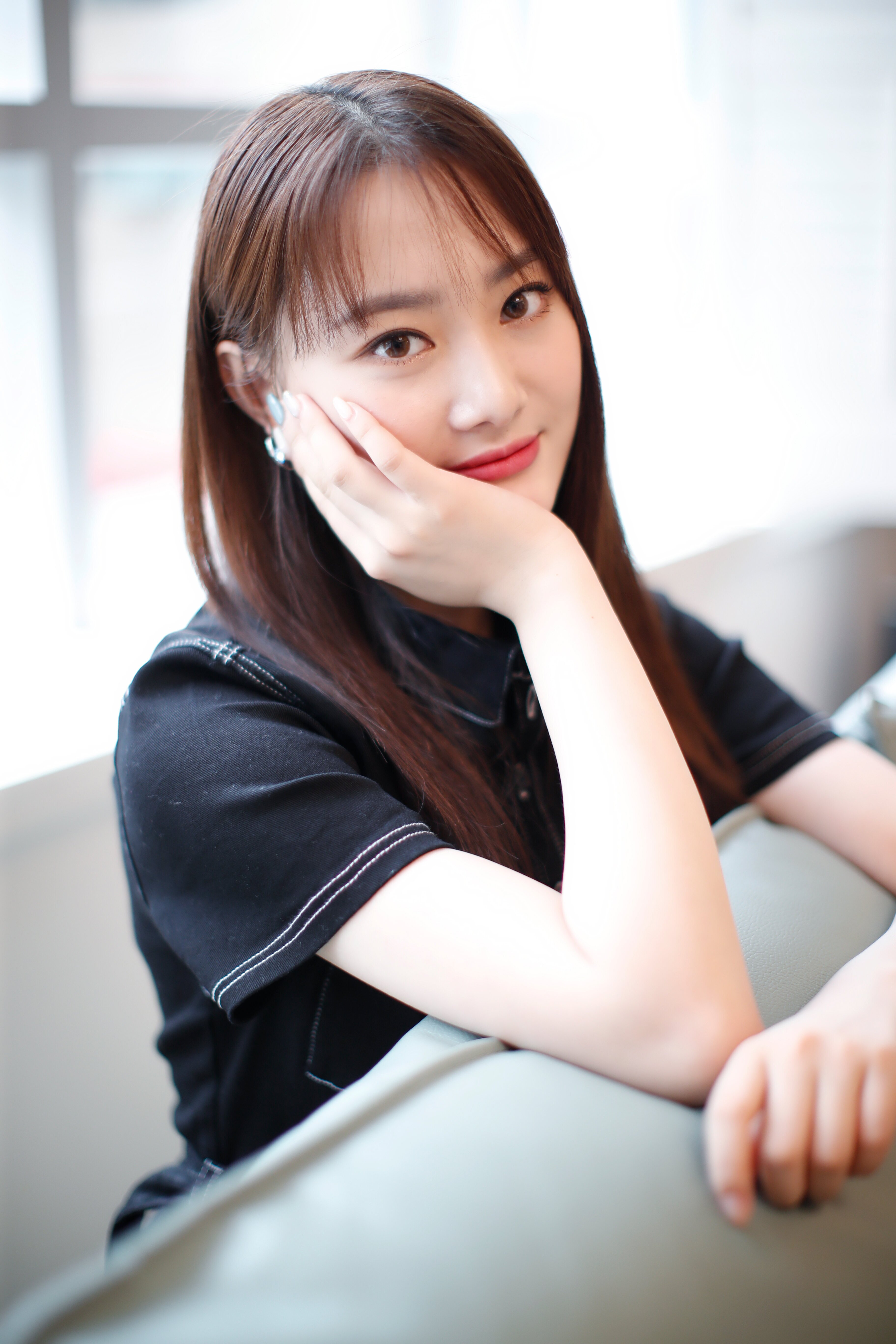 HOT ISSUE Nahyun Interview Photo