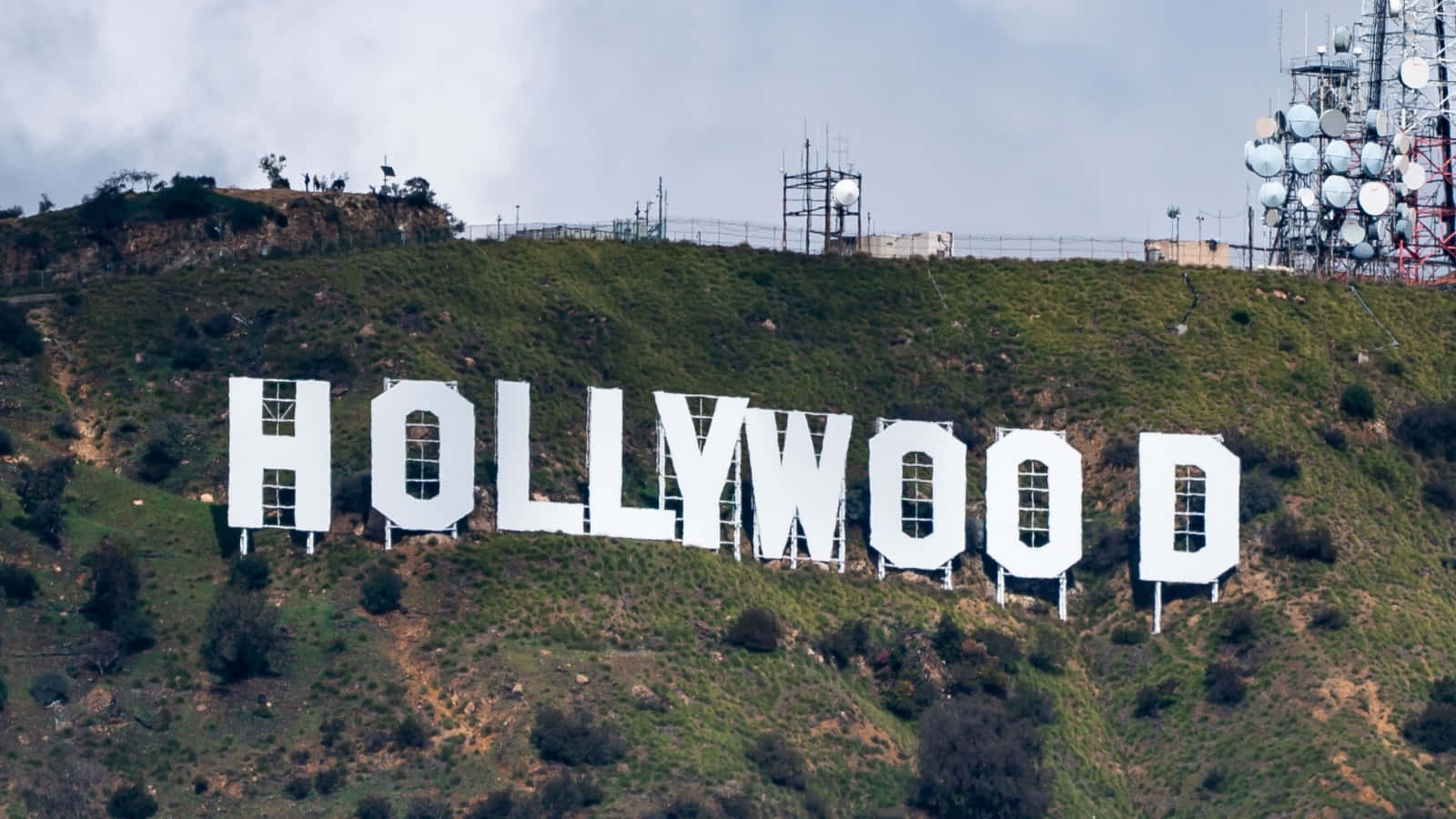 Download The iconic Hollywood Sign overlooking the city of Los Angeles