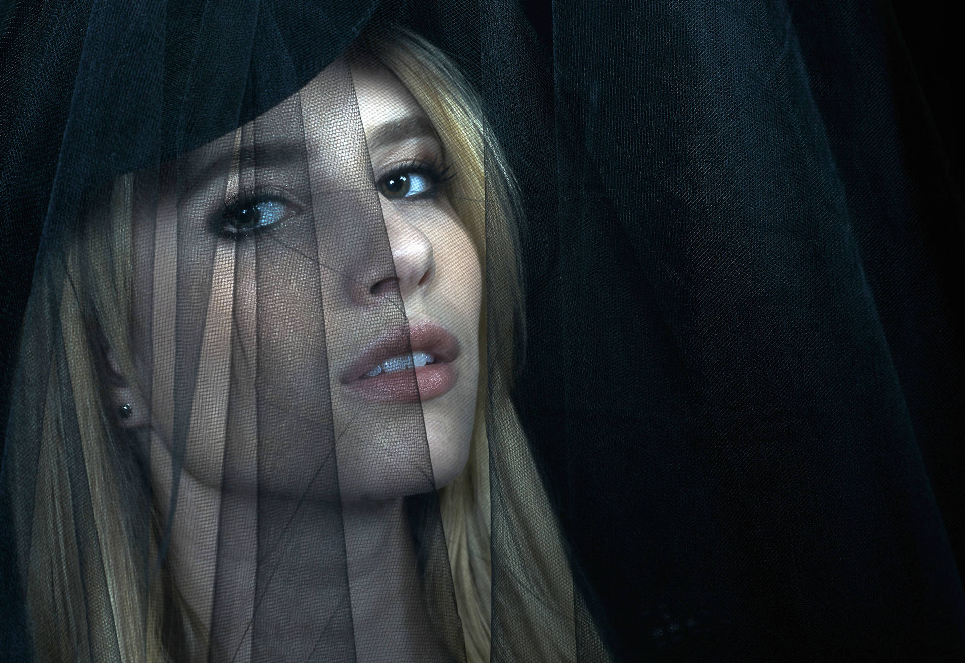 Download American Horror Story Emma Roberts Wallpaper