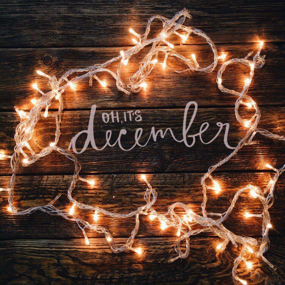 December Aesthetic Wallpaper