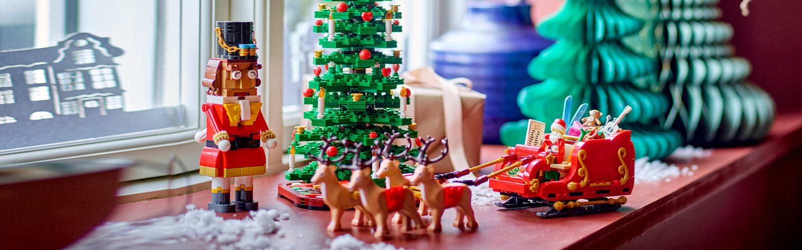 How to Decorate your Home for Christmas with LEGO® Bricks. Official LEGO® Shop US