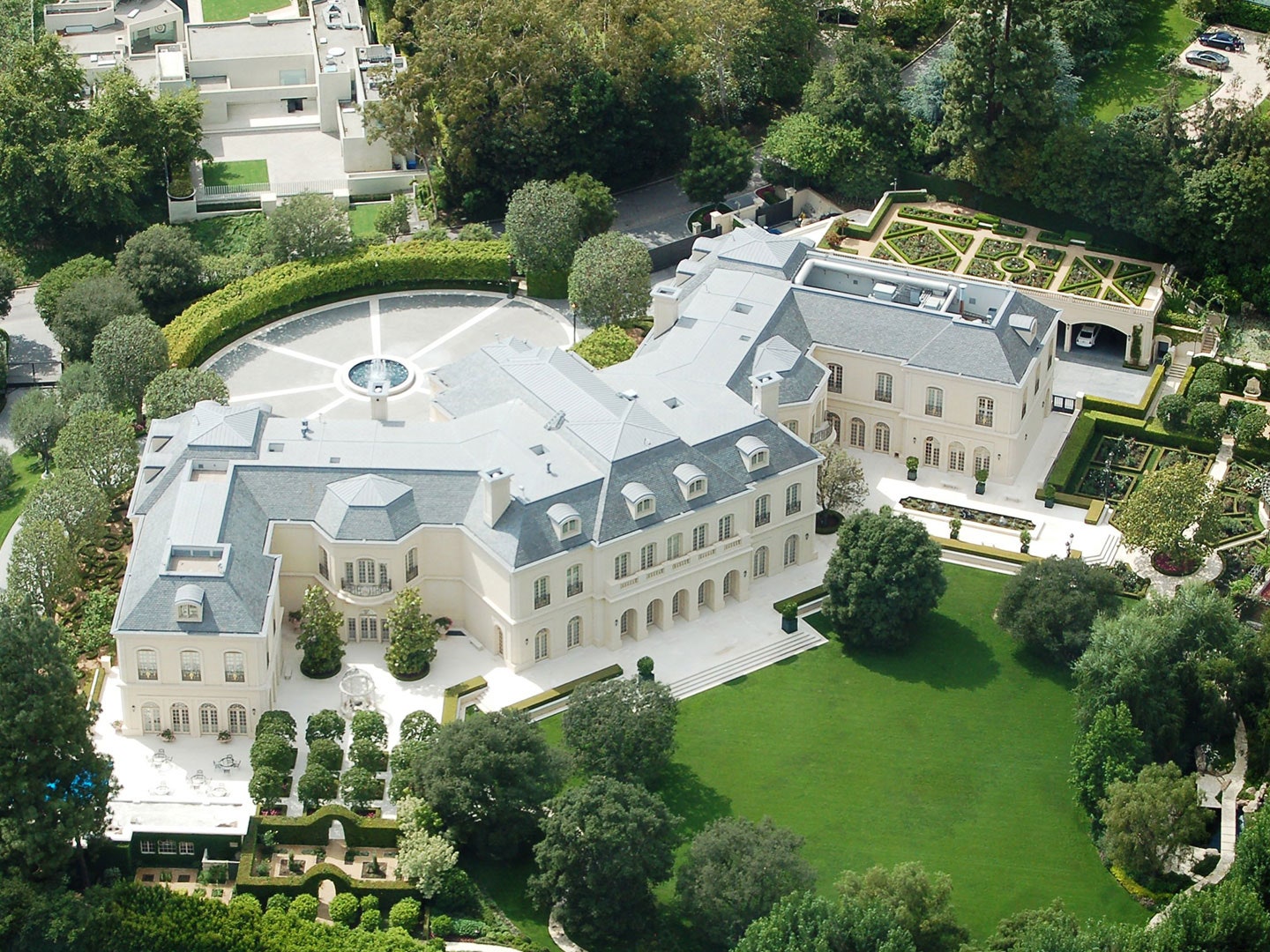 insanely expensive and luxurious houses in the world, and the billionaires who own them