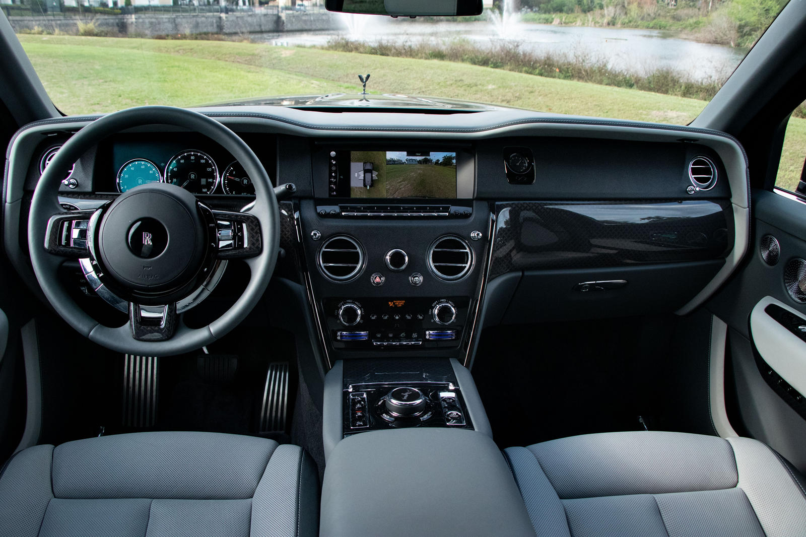 Rolls Royce Cullinan Interior Photo