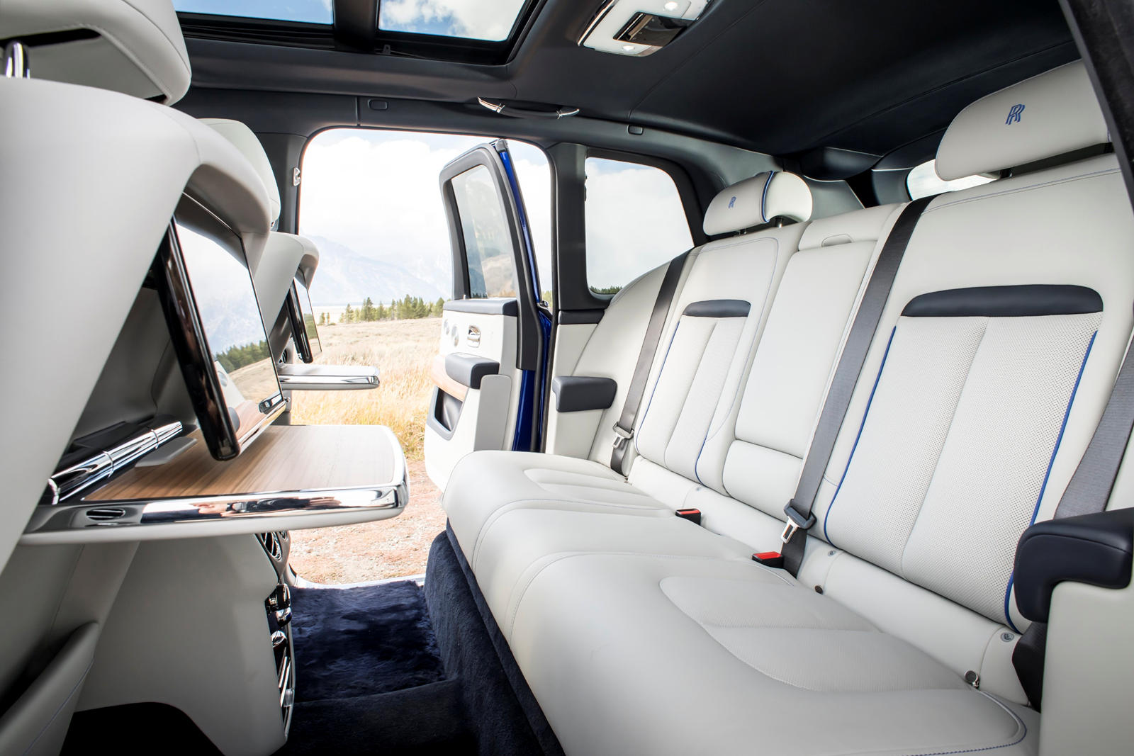 Rolls Royce Cullinan Interior Photo