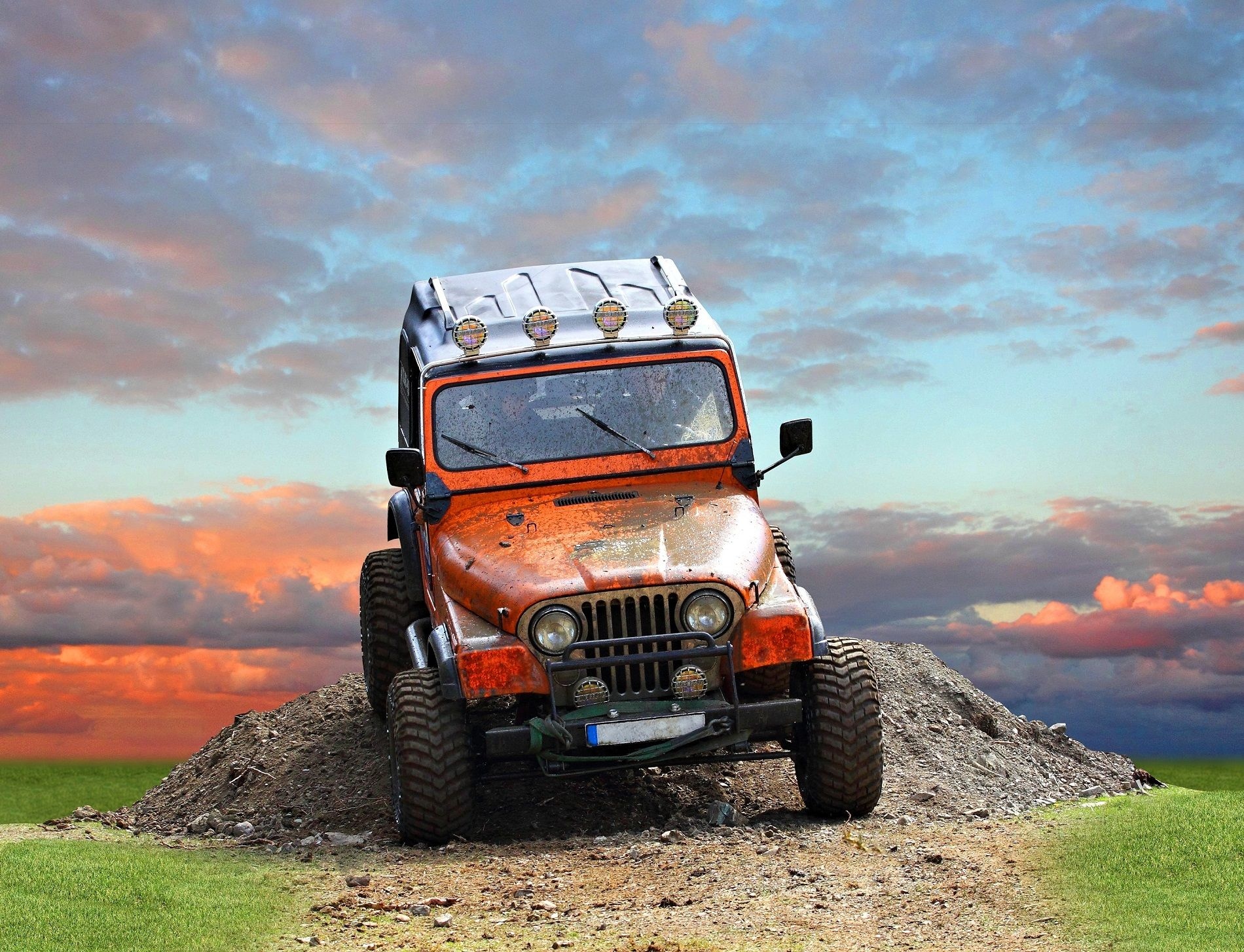 Off road car Wallpaper Download
