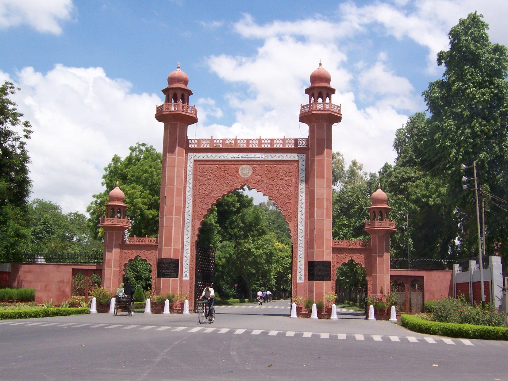 ALIGARH MUSLIM UNIVERSITY , JAMA MASJID | Masjid, Aligarh muslim  university, Jama masjid