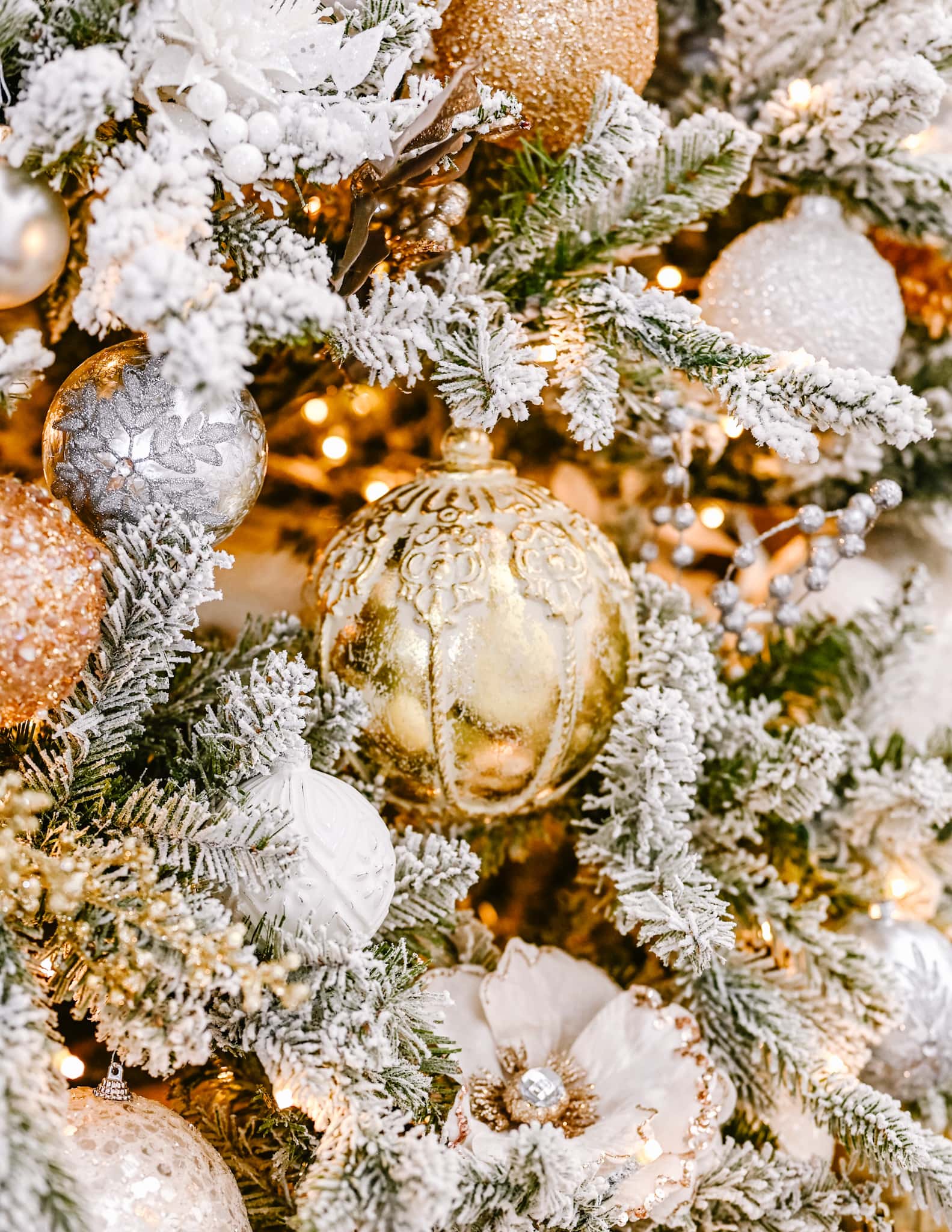 Glamorous White, Gold, and Silver Christmas Tree