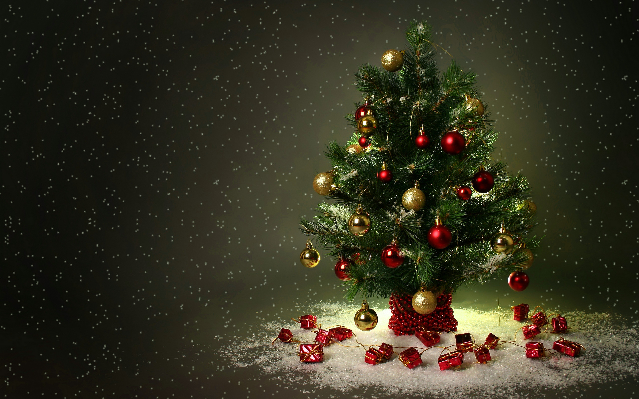Green Christmas Tree Background​-Quality Free Image and Transparent PNG Clipart
