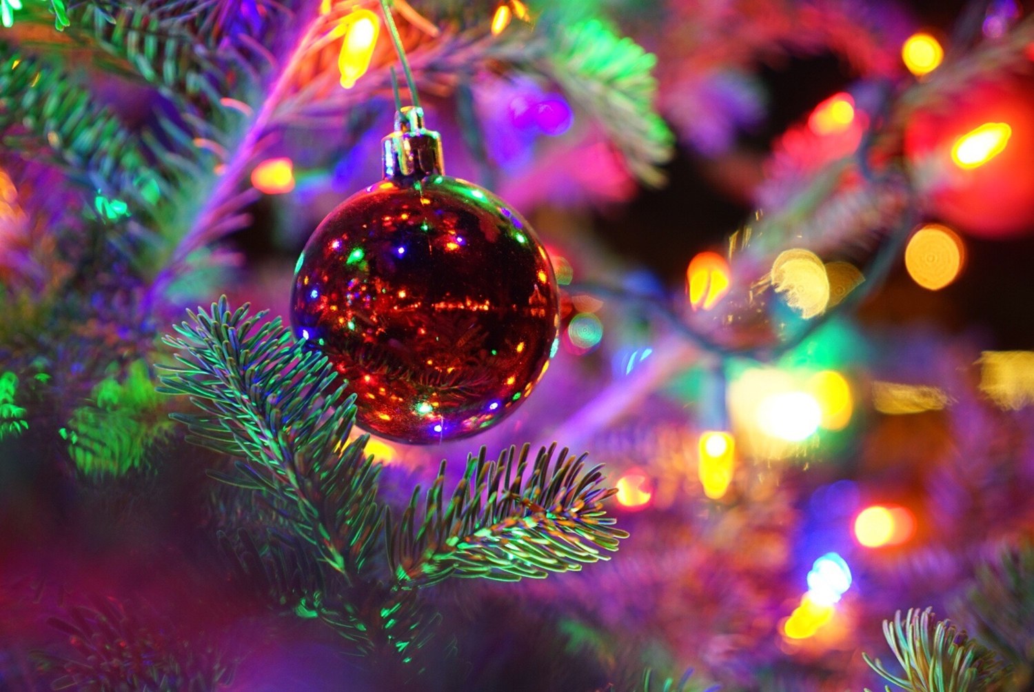 Christmas Colors: History and Meaning Behind Red, Green, Gold, White and Purple