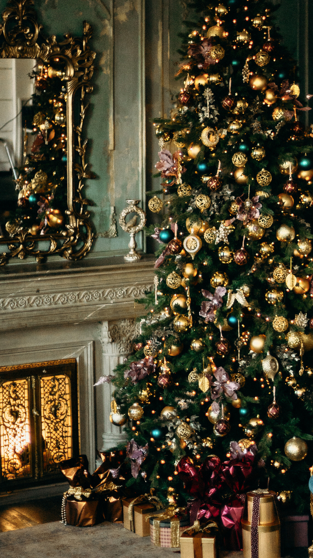 Stunning Christmas Wallpaper for iPhone (Free Download!)