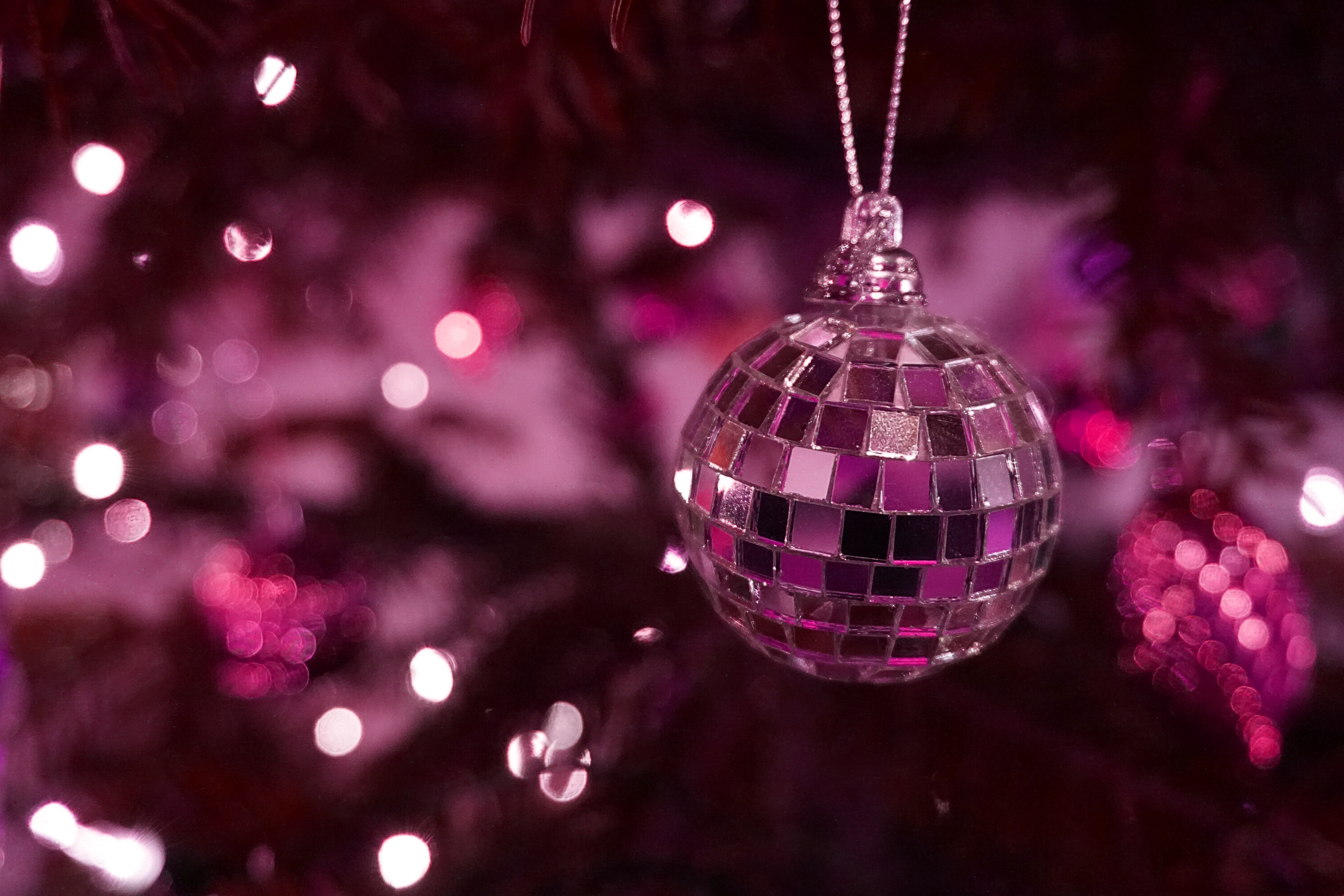Free Image, light, night, color, darkness, fir, lighting, christmas tree, circle, christmas ornament, deco, christmas decoration, christmas time, background, mirror, christmas bauble, xmas, shape, christmas decorations, weihnachtsbaumschmuck, tree