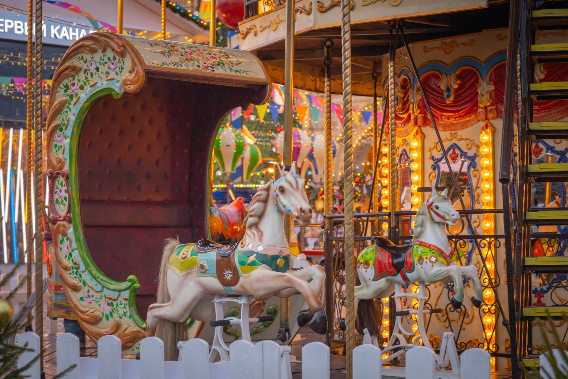 Download Christmas Holiday Desktop Carousel Wallpaper