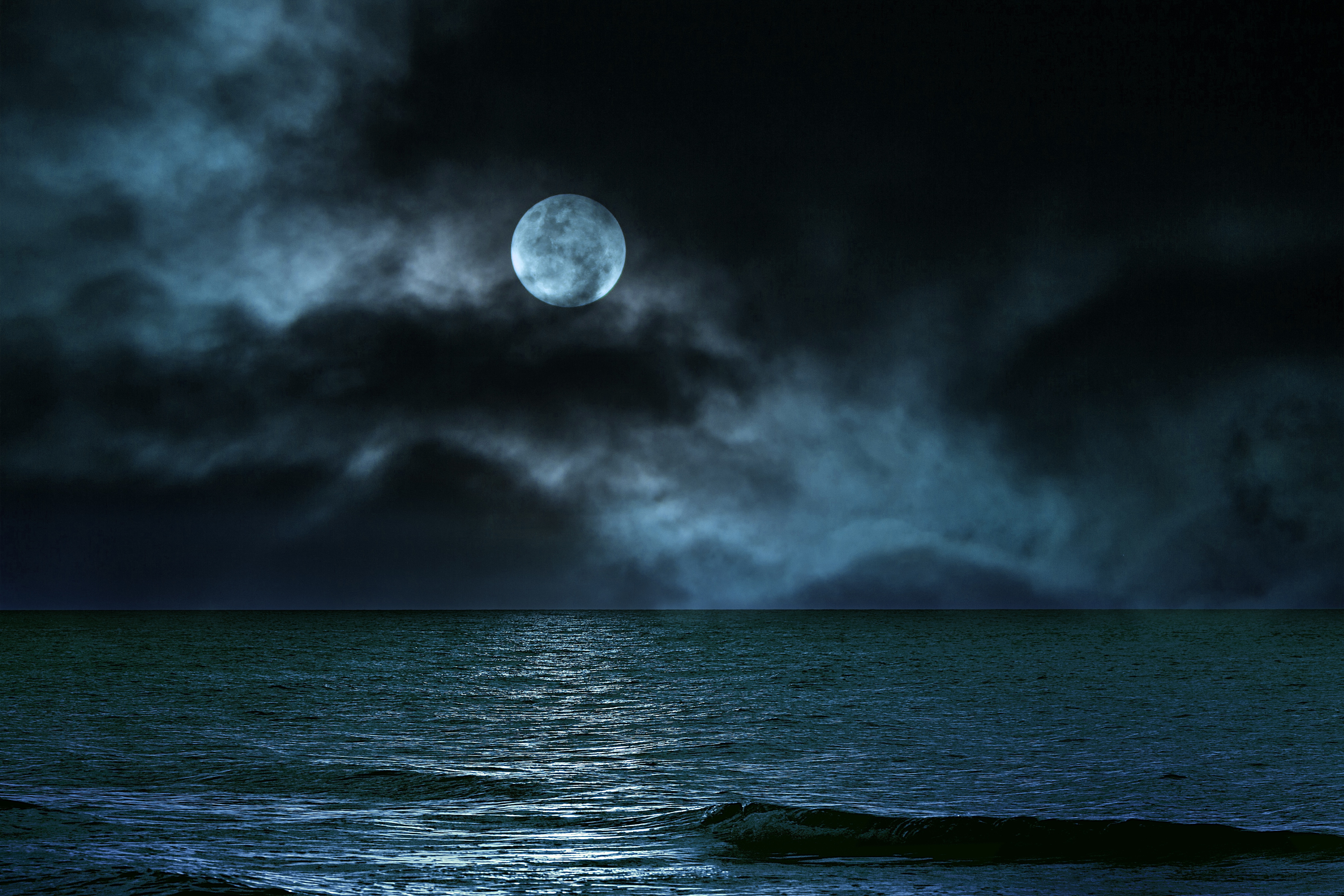 Moon Wallpaper 4K, Seascape, Night, Clouds, Ocean