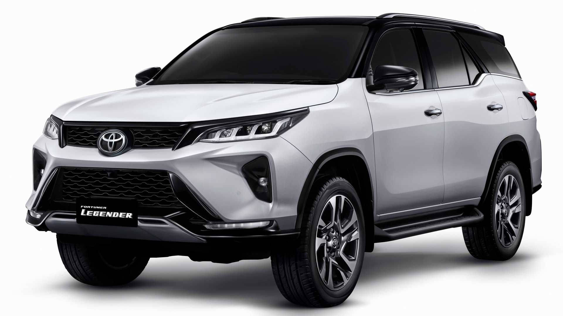 Download Toyota Fortuner Legender Super White Wallpaper