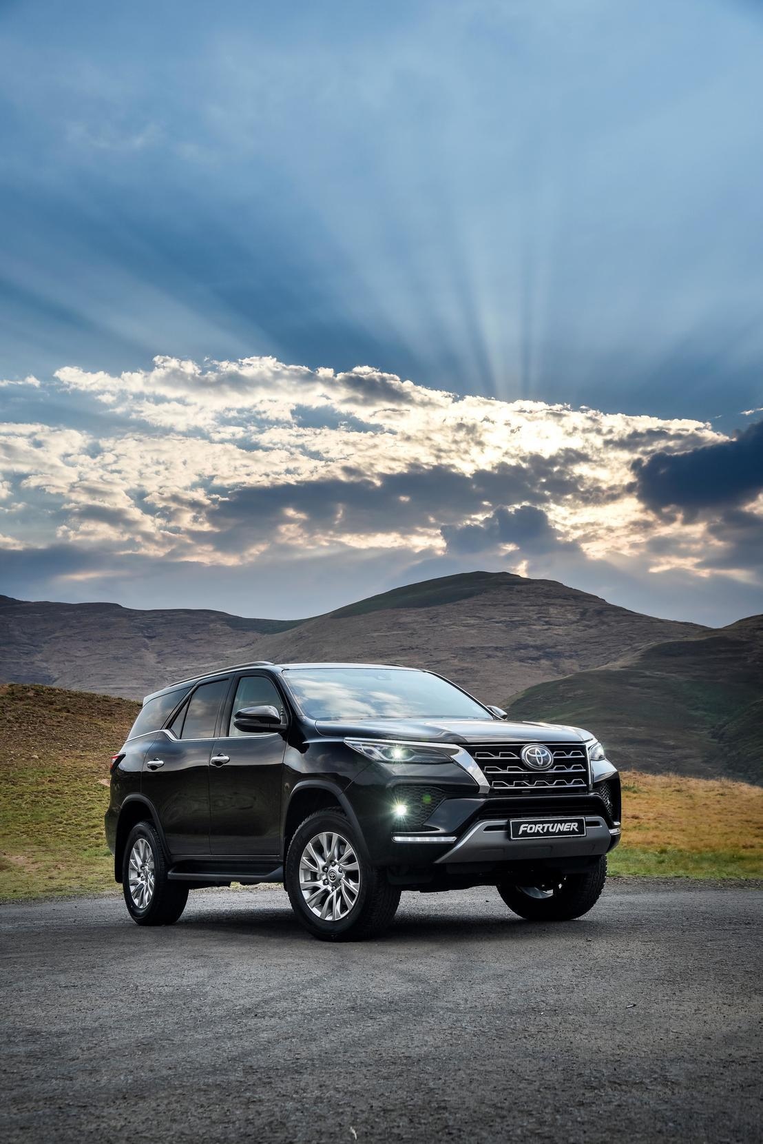 Black toyota legender Wallpaper Download