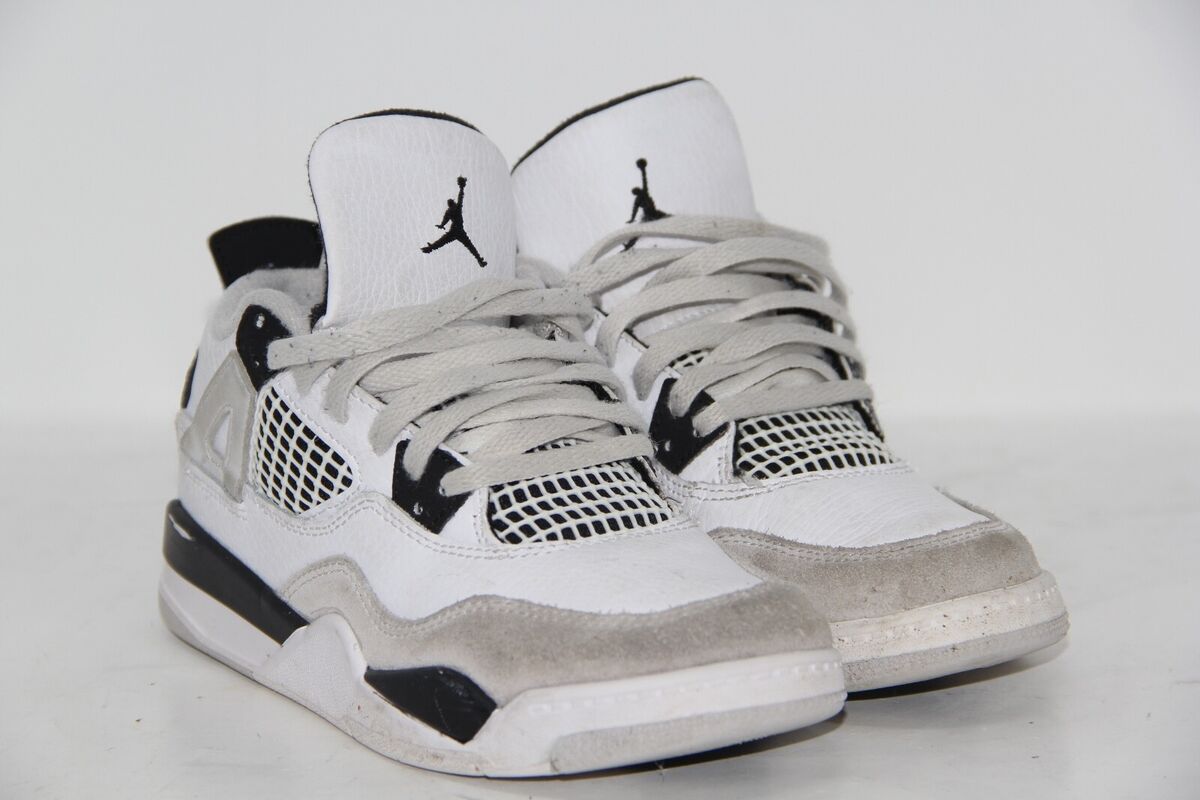 Air Jordan 4 Retro Military Black Size 2Y