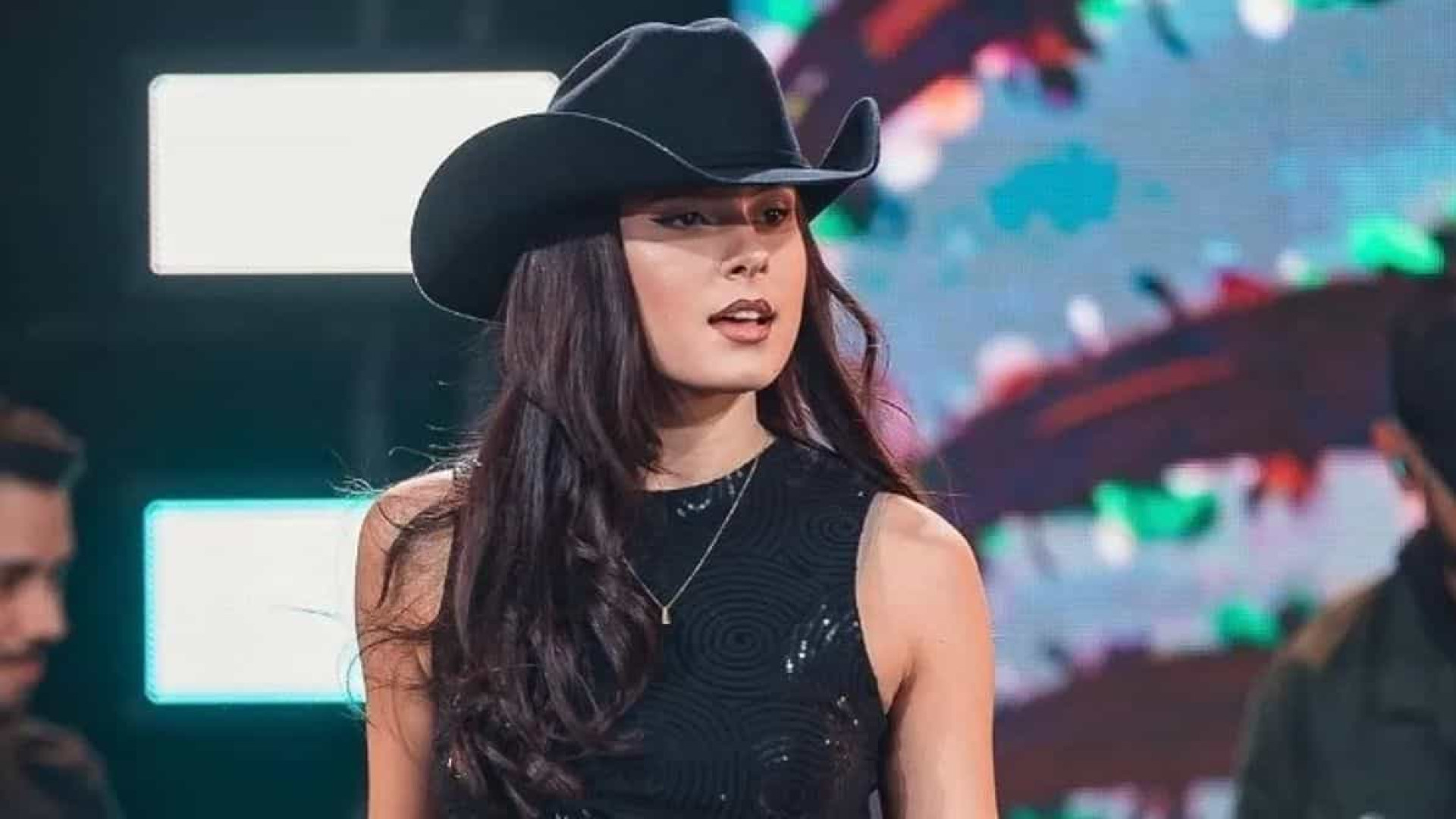 Ana Castela Ganha Surpresa De Gustavo Mioto Em Show; Casal Vive Romance Grupo Folha 12