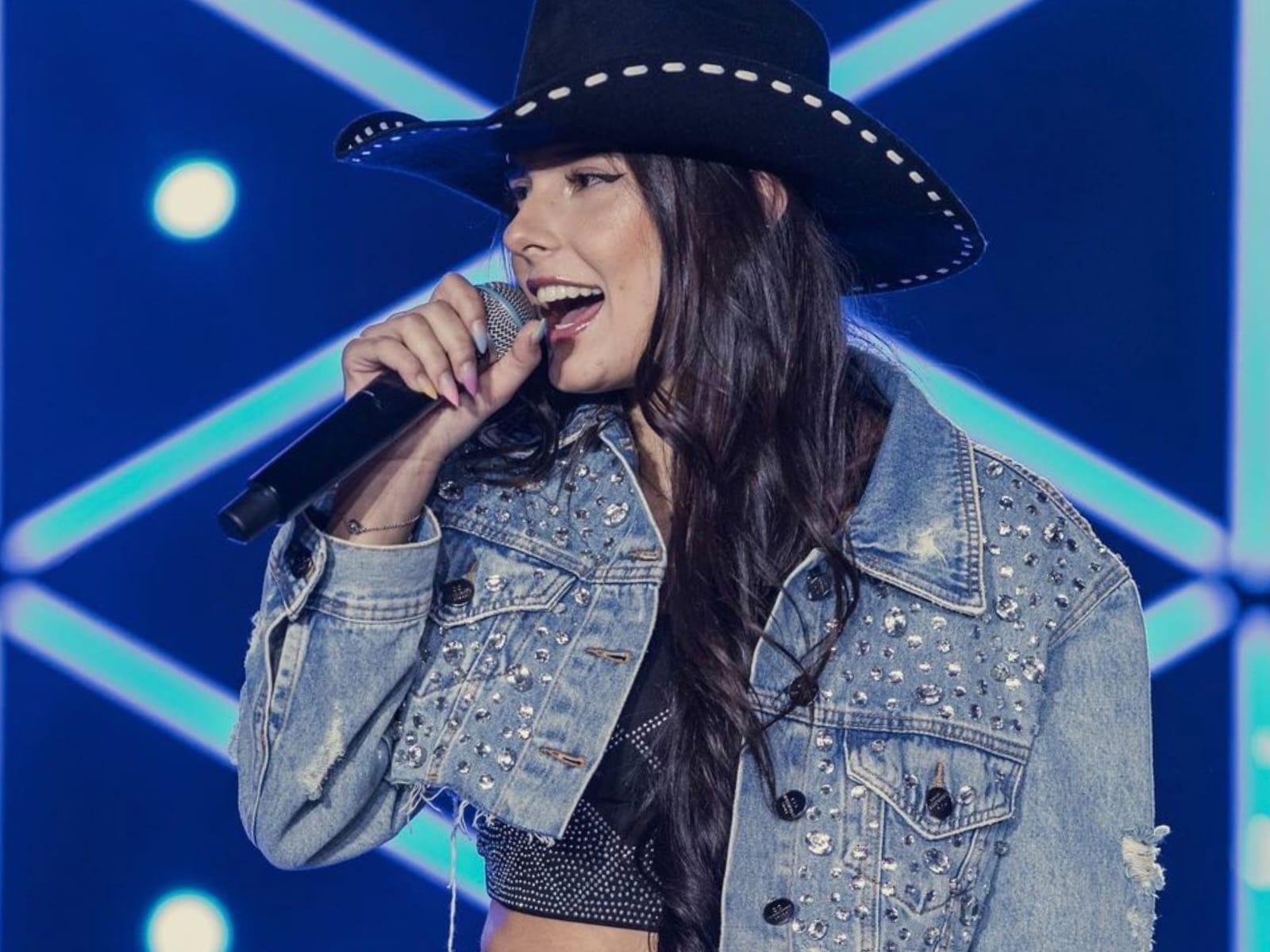 Fã emociona internet ao revelar gesto nobre de Ana Castela após show em Goiânia