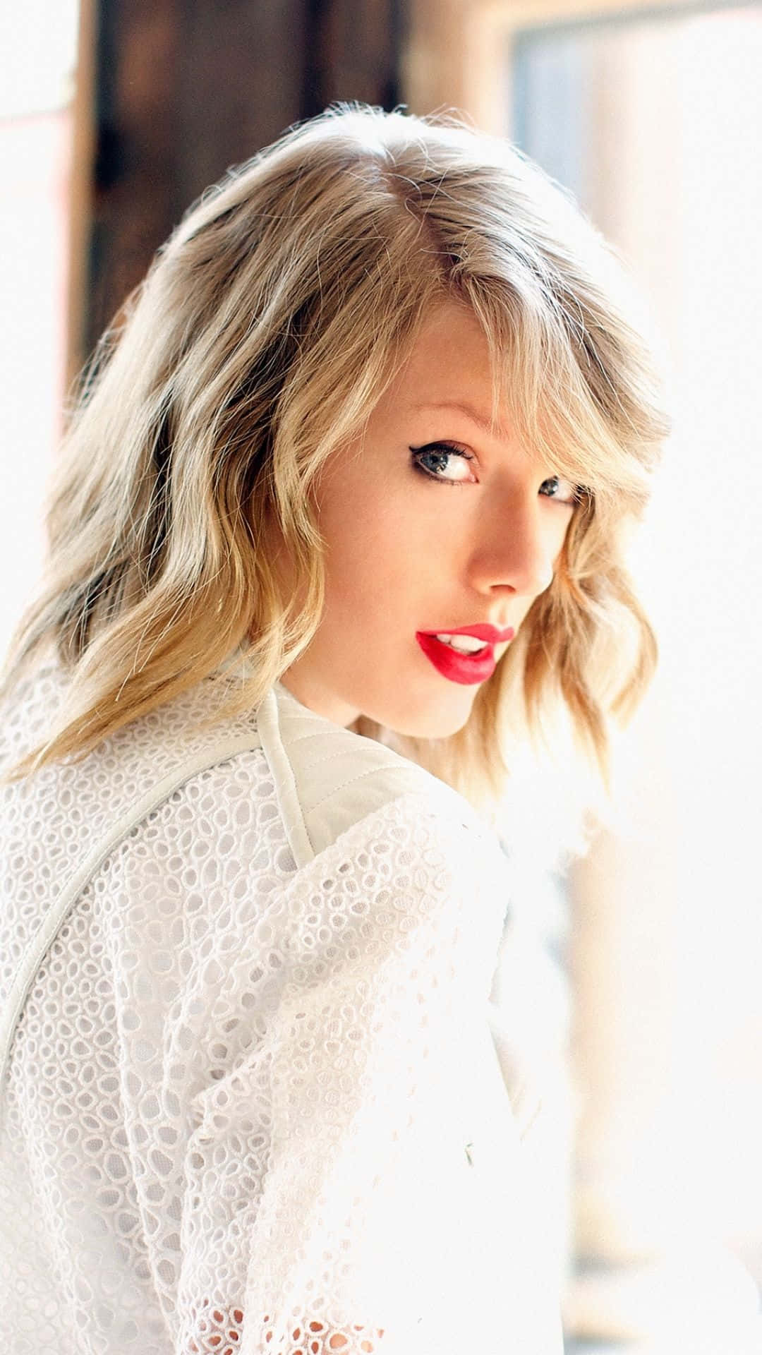 Download Taylor Swift iPhone Classic Red Lipstick Wallpaper