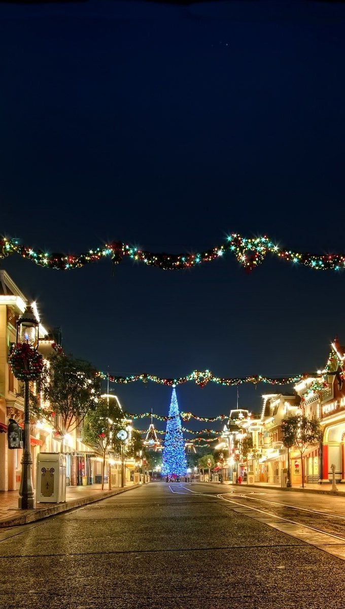 Streets with Christmas lights and ornaments Wallpaper Full HD