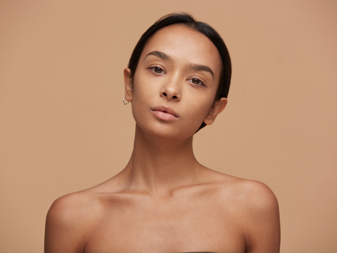 Beautiful real girl with brown eyes Desktop wallpaper 1152x864